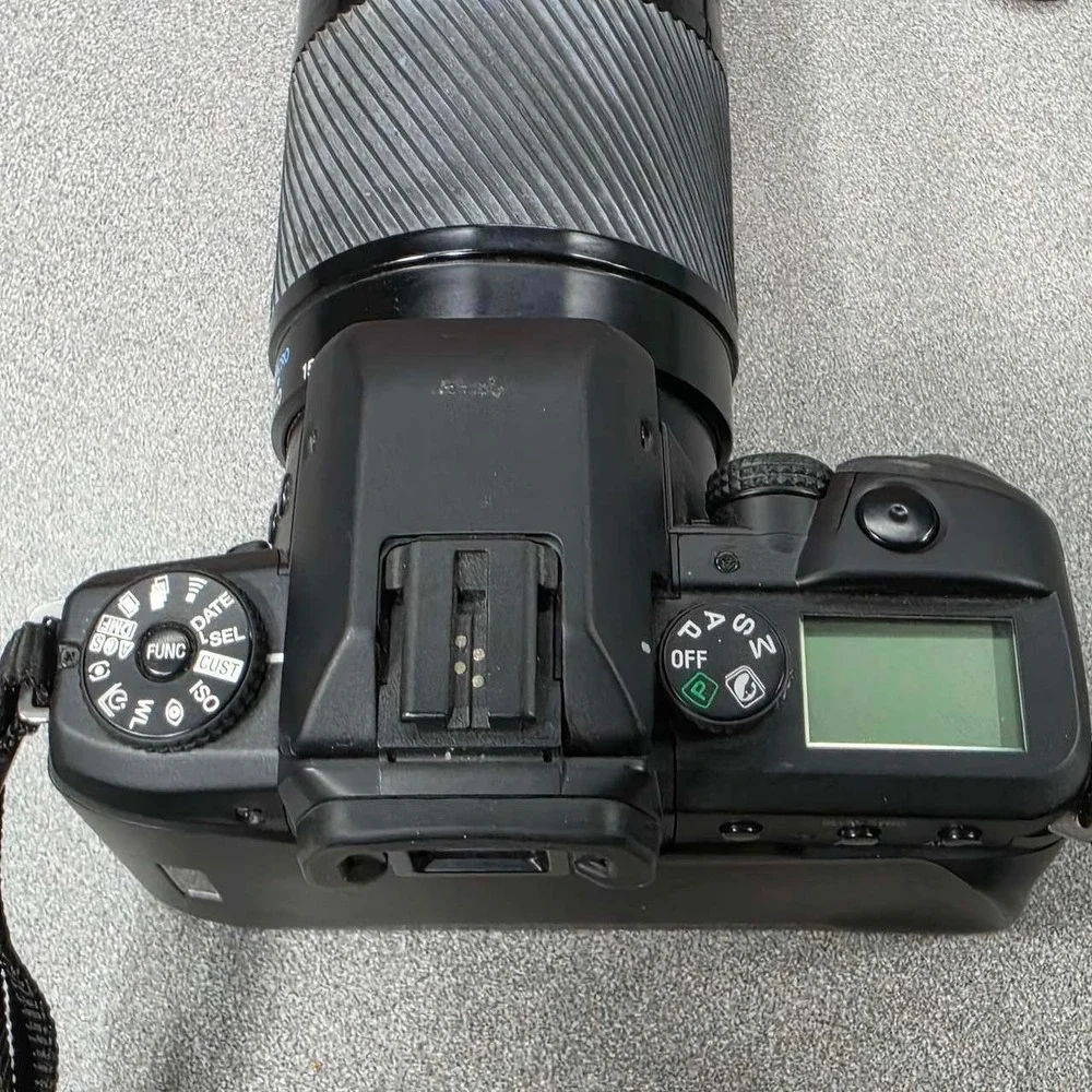 Minolta Maxxum 70 SLR Film Camera 35mm Excellent 70-210mm f/4.5-5.6 lens Works.